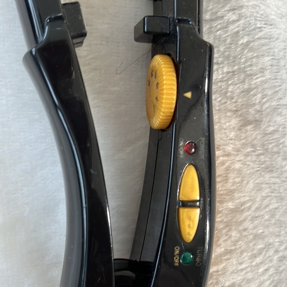 Perfect travel hair straightener - Picture 4 of 4